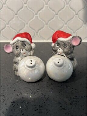 Vintage House of Lloyd Christmas Around the World Mouse Salt & Pepper Shakers 86